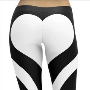 NWOT White Heart Shaped Black Leggings